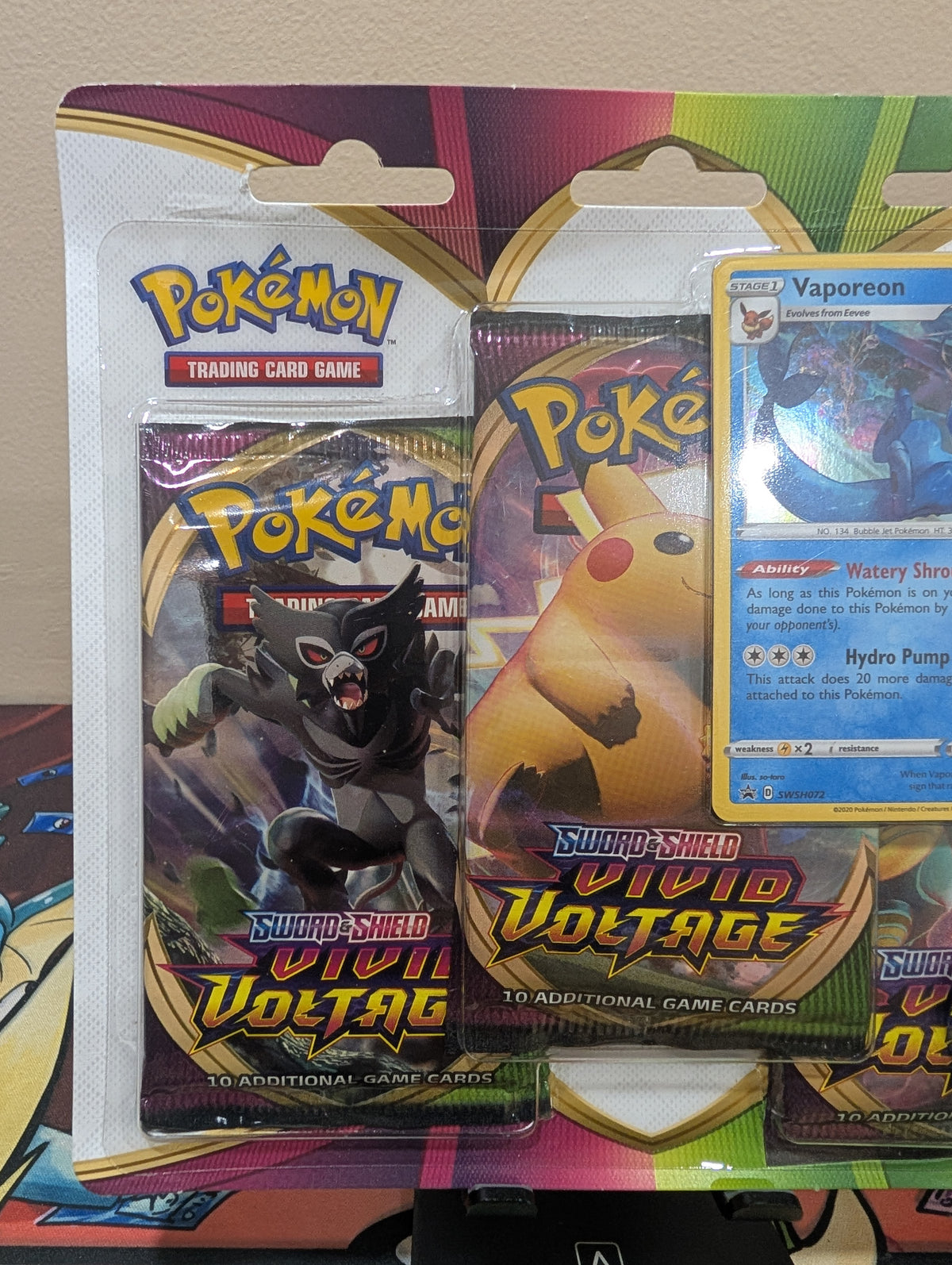 Vivid Voltage 3 Pack Blister [Vaporeon] - SWSH04: Vivid Voltage (SWSH04)